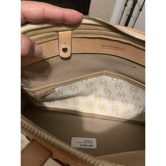 Dooney & Bourke Shoulder Bag Gold with Tan leather details - Picture 7 of 7